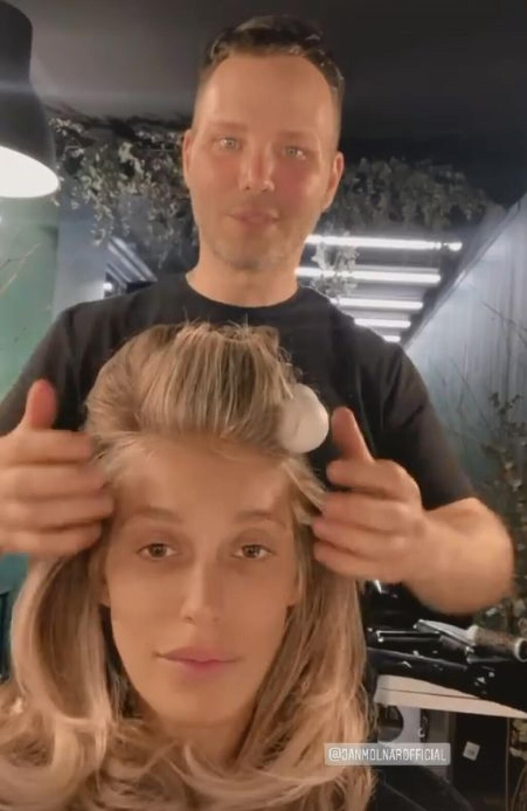 Júl 2021: Z Jasminy je znova blondína.