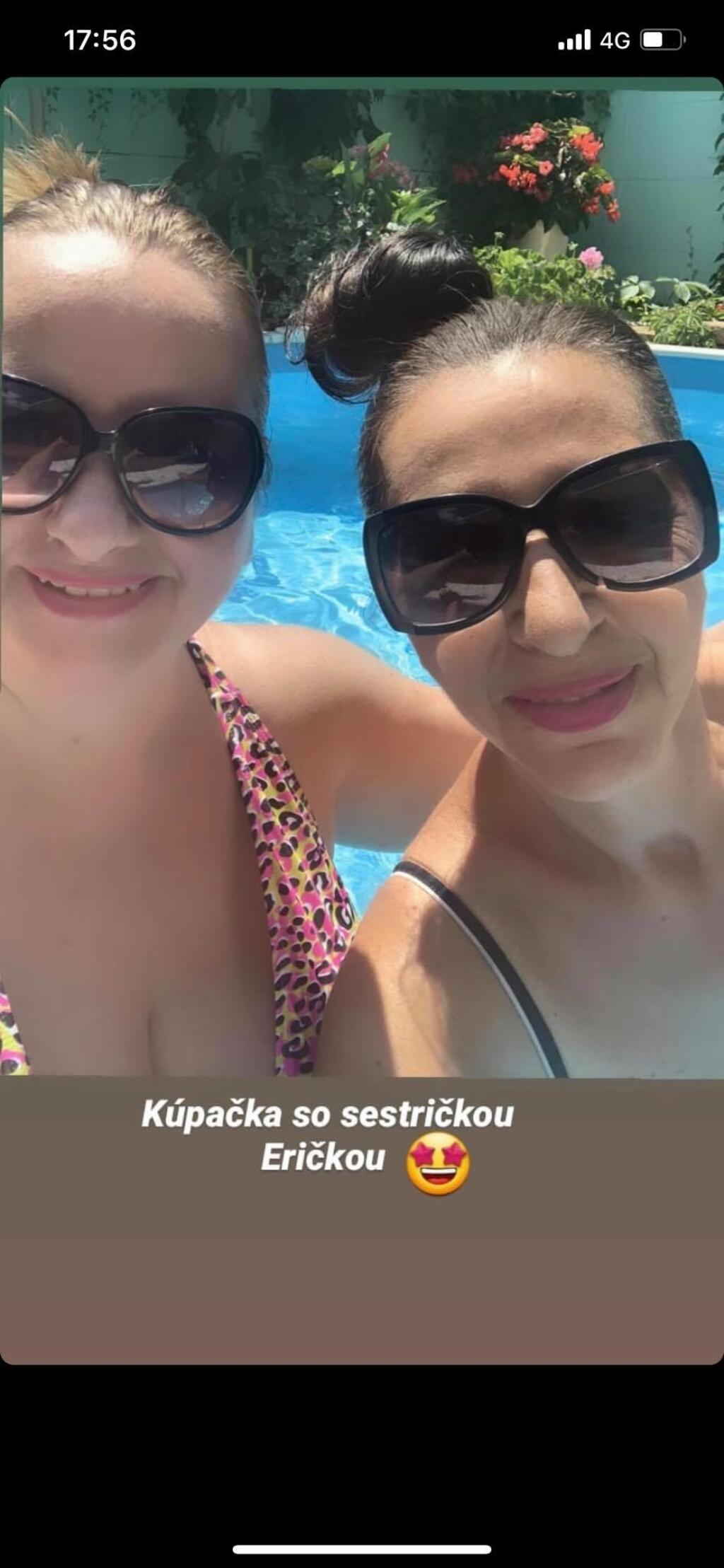 Nora so sestrou Erikou
