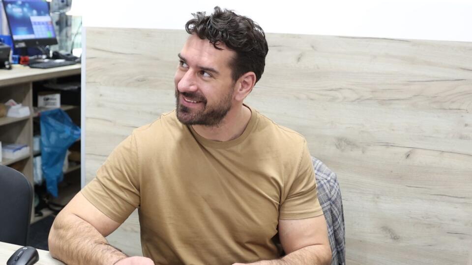 Boris Valábik otváral predajňu PLANEO Elektro v Nitre.