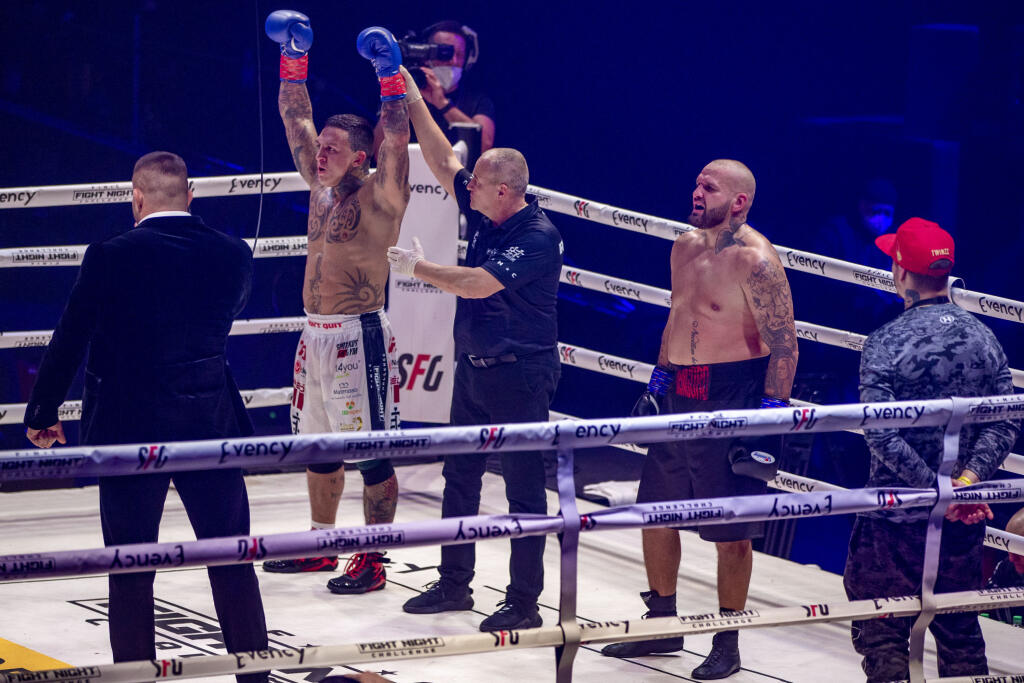 Na snímke je Patrik Vrbovský a Gábor Boráros počas podujatia Fight night challenge.