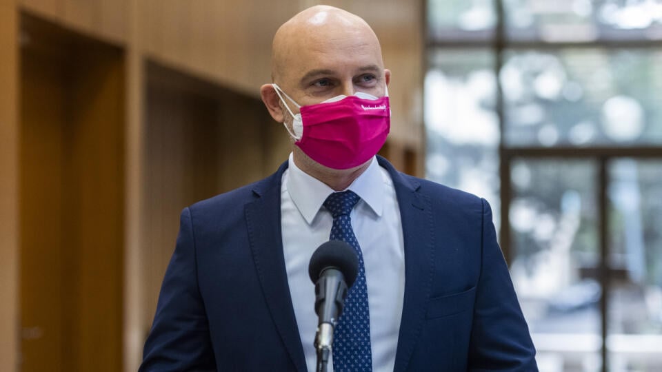 Na snímke minister školstva, vedy, výskumu a športu SR Branislav Gröhling (SaS) počas tlačového brífingu po 86. rokovaní vlády SR, kde ohlásil svoju demisiu v Bratislave 24. marca 2021. FOTO TASR - Jaroslav Novák