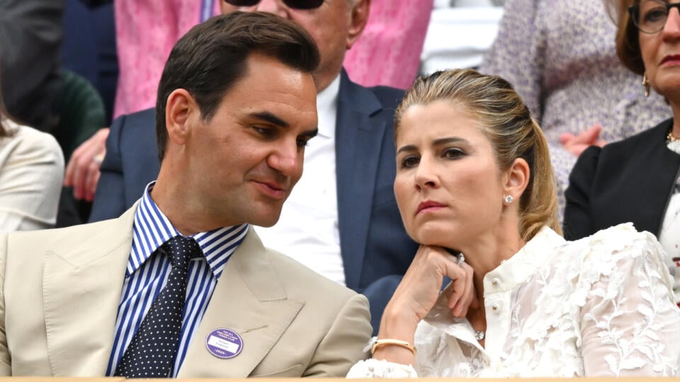 Roger a Mirka Federerovci na tribúne počas Wimbledonu.