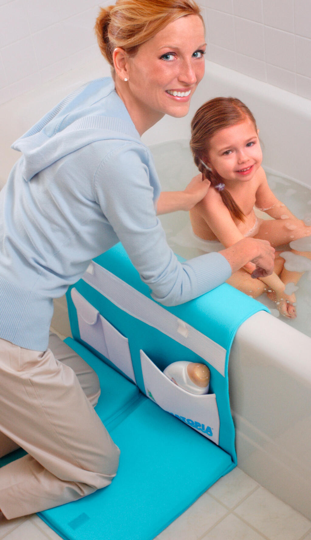 Easy bath. Коврик для коленей для купания детей. Коврик в ванную для младенцев. Коврики в ванну для мамы. Безопасность ребенка в ванной.