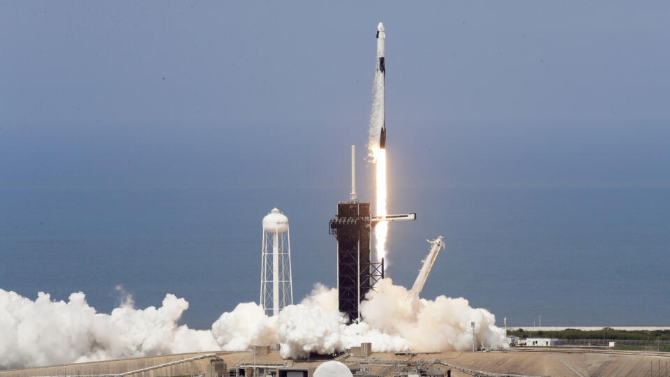 Vesmírna loď Crew Dragon spoločnosti SpaceX s ľudskou posádkou úspešne odštartovala z Mysu Canaveral na americkej Floride.