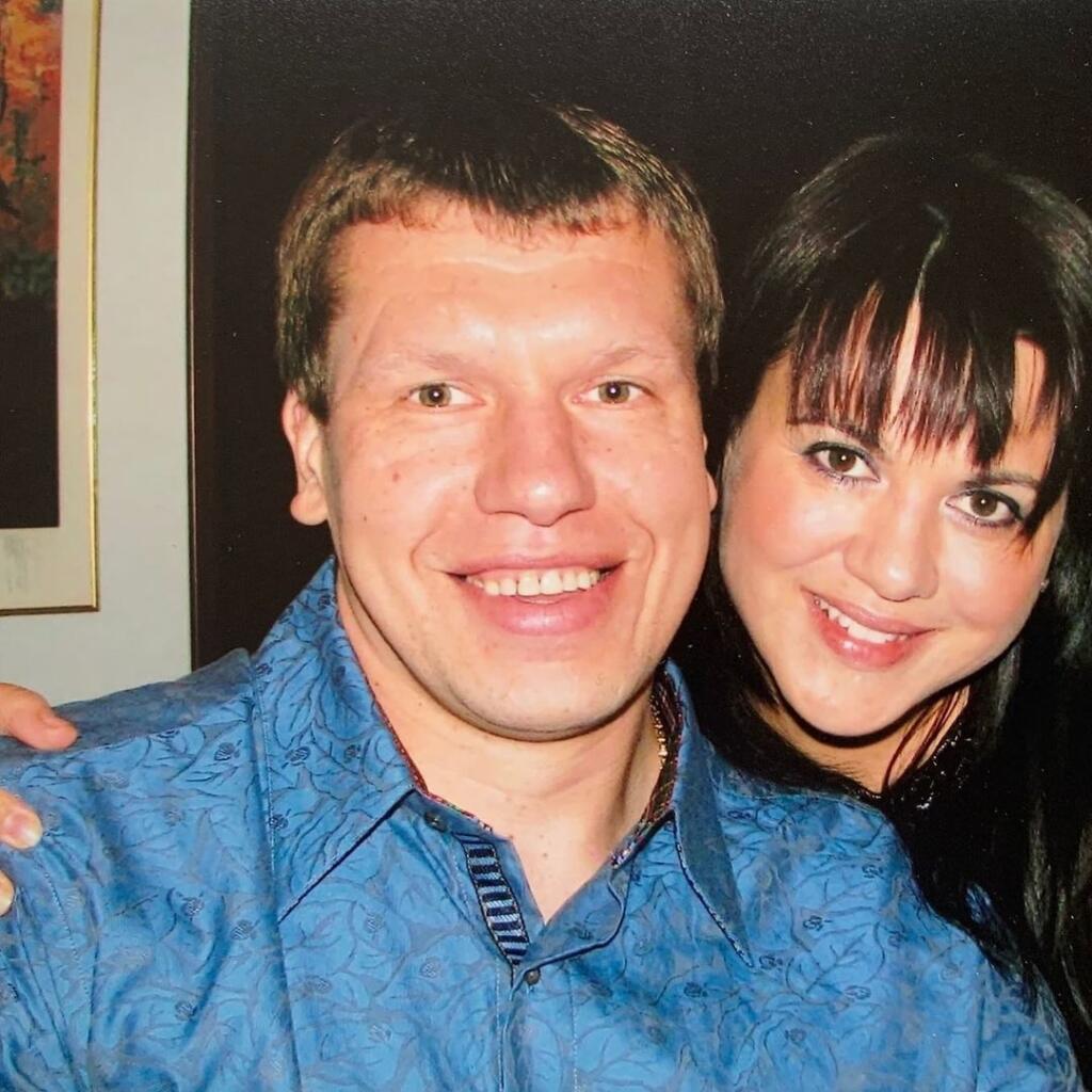 V troskách lietadla zahynul aj asistent trénera Igor Korolev. Jeho manželka Vera si ho pravidelne pripomína zábermi na sociálnych sieťach.