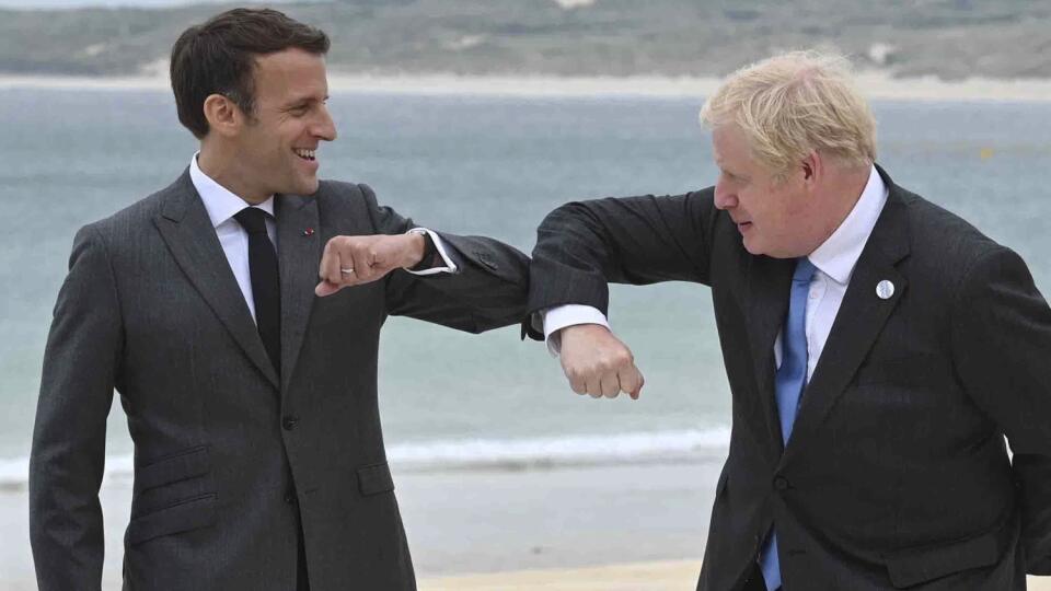 Boris Johnson, Emmanuel Macron záliv Carbis Bay, St. Ives