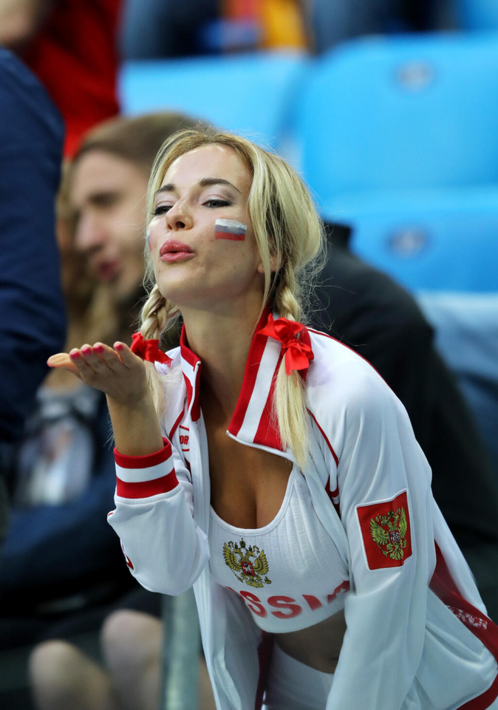Na ruskej strane sa najviac preslávila Natalia Nemchinová. Blonďavé dievča upútalo pozornosť už v prvý deň šampionátu. Neskôr sa prevalilo, že je pornoherečka.