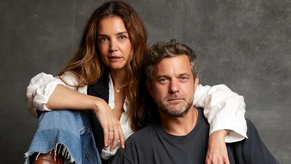 Katie Holmes a Joshua Jackson sa vracajú v trilógii Happy Hours.