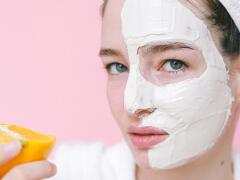 VITAMÍN C v kozmetike: Zbaví vás pigmentových škvŕn aj vrások