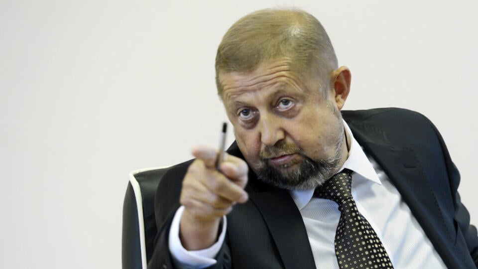 Štefan Harabin reaguje na fotografiu s rúškom.