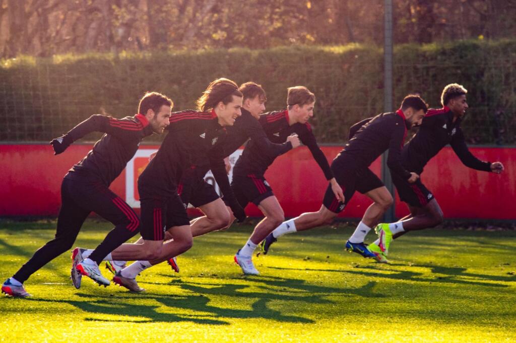 Hoci mal na stole ponuky z viacerých európskych veľkoklubov, pred piatimi rokmi sa upísal Manchestru United. Rodák z Vranova nad Topľou Martin Šviderský tak dnes trénuje s hviezdnym Cristianom Ronaldom či Marcusom Rashfordom, a v tíme do 23 rokov čaká na svoju príležitosť nastúpiť po ich boku aj v súťažnom zápase.