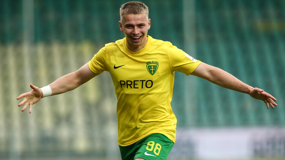 Na snímke gólová radosť Rolanda Galčíka (Žilina) vo finálovom zápase fortunaligovej play off o Európsku konferenčnú ligu (EKL) MŠK Žilina - MFK Ružomberok v piatok 26. mája v Žiline. FOTO TASR - Daniel Stehlík