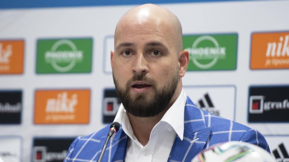 Na snímke generálny riaditeľ futbalového klubu ŠK Slovan Bratislava Ivan Kmotrík ml. počas tlačovej konferencie pred začiatkom jarnej časti Fortuna ligy 2019 - 2020, 14. februára 2020 v Bratislave. FOTO TASR - Pavel Neubauer