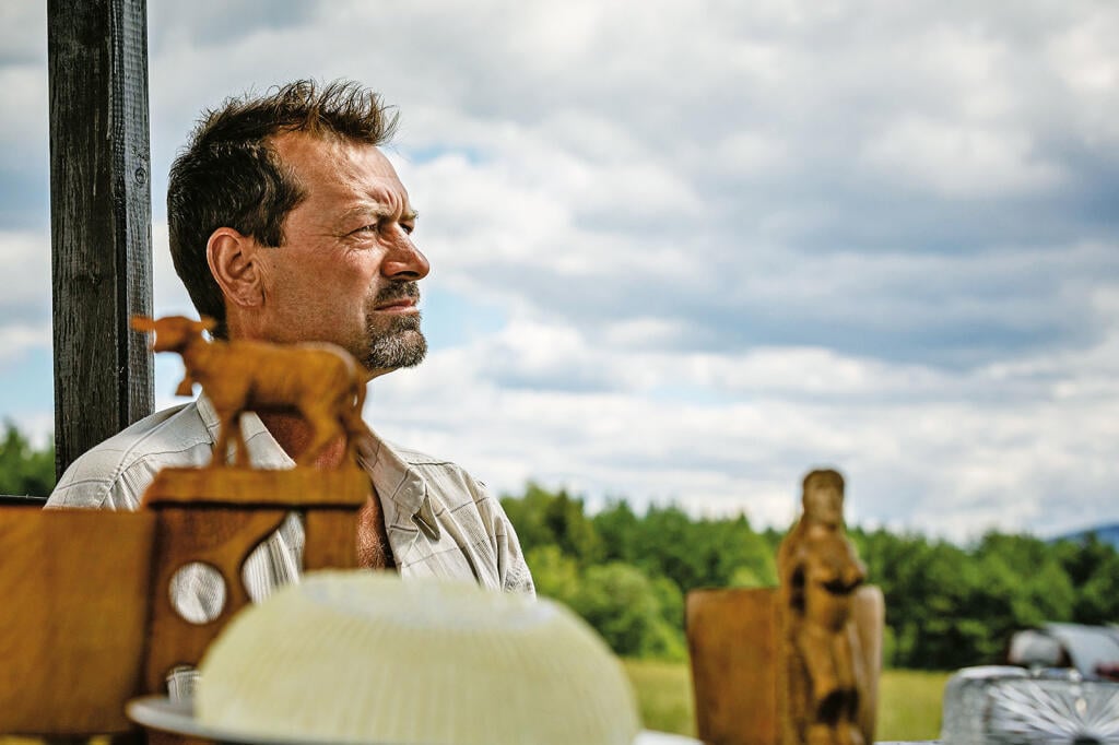 „Nemáme ľudí, nikto to nechce robiť. Všetci by len pri počítačoch sedeli.“ Miroslav Potanecký, bača na salaši v Hybiach