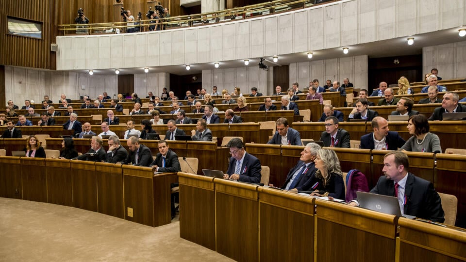 Schválené: Parlamentom prešiel tzv. protischránkový zákon, sľubuje si od neho väčšiu transparentnosť medzi štátom a súkromníkmi.