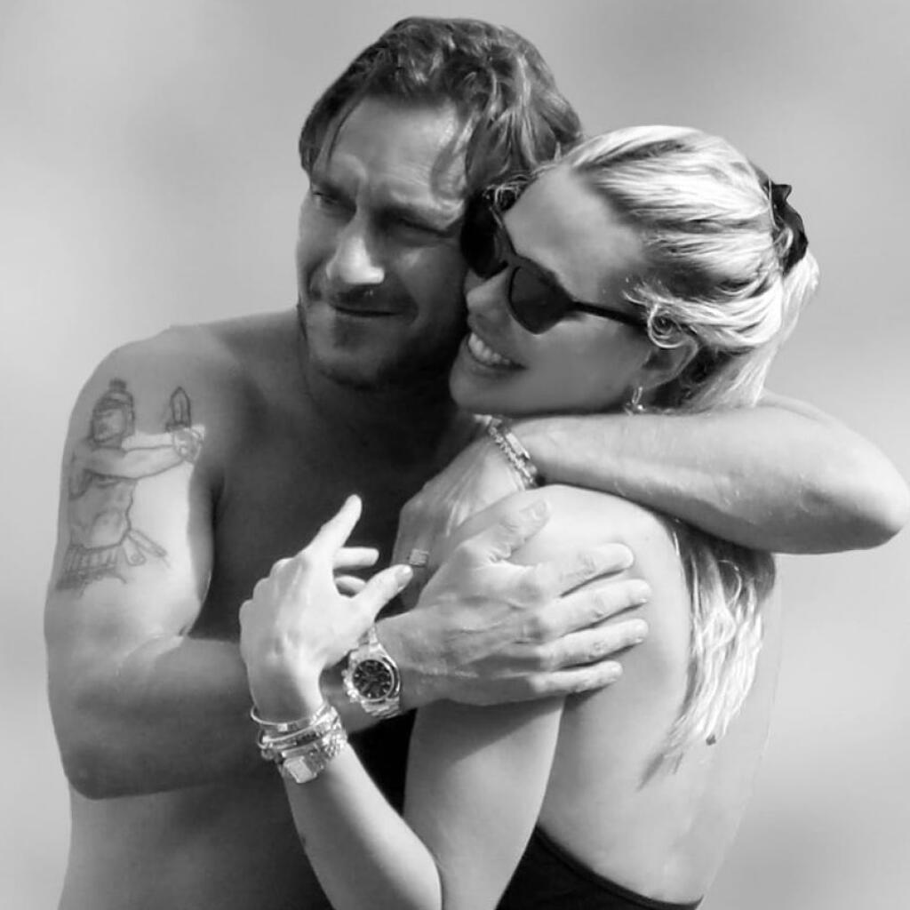 Totti rád preberie iniciatívu v posteli, ale Ilary často bolí hlava.