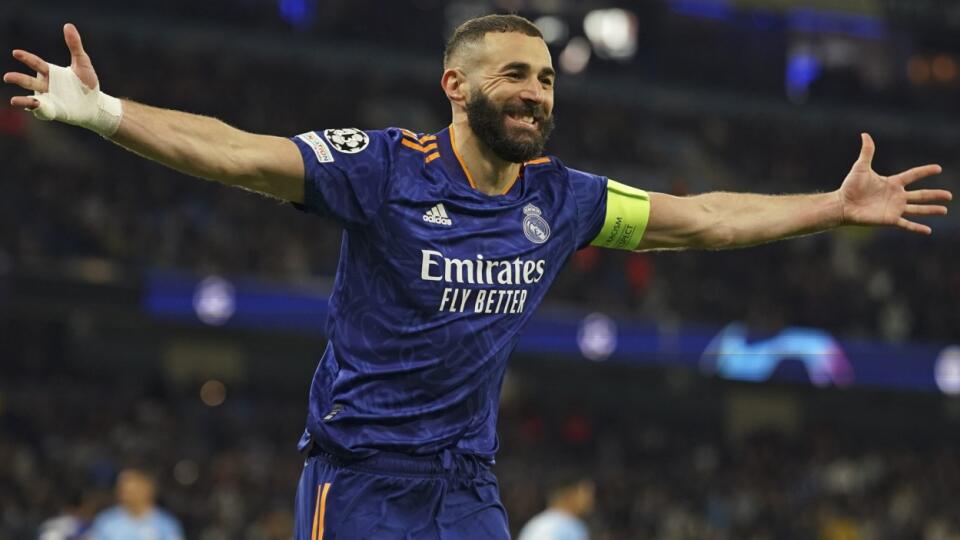 Futbalisti Realu Madrid zvíťazili v piatkovom zápase 15. kola španielskej La ligy na ihrisku Realu Valladolid 2:0.