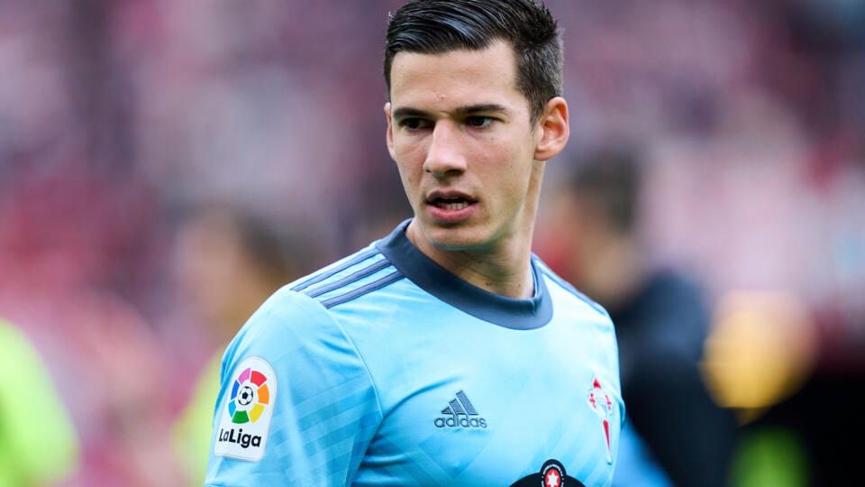 Santi Mina.