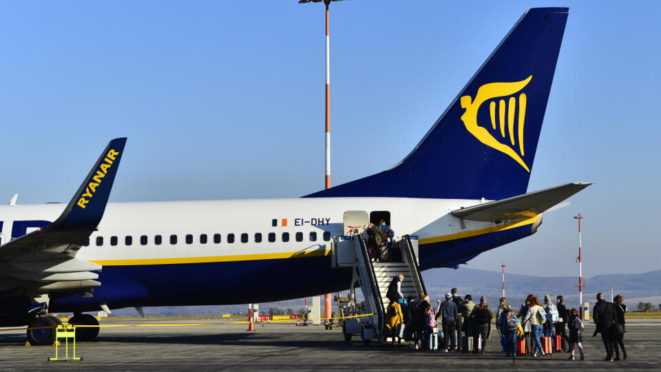 Prvý let spoločnosti Ryanair z Dublinu do Košíc a späť sa uskutočnil v nedeľu 31. októbra 2021 na letisku v Košiciach. Ryanair spúšťa aj linku z Košíc do Viedne, prvý let je plánovaný v pondelok 1. novembra. Treťou novou destináciou Ryanairu z Košíc je linka do Varšavy. Na snímke cestujúci nastupujú na prvý odlet z letiska v Košiciach do Dublinu. FOTO TASR – Milan Kapusta