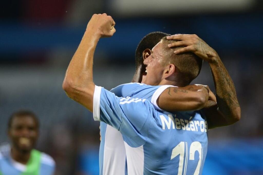 Na snímke v popredí Karol Mészáros (Slovan) sa raduje po strelení druhého gólu v úvodnom zápase 3. predkola Ligy majstrov ŠK Slovan Bratislava - Šerif Tiraspoľ (Moldavsko) 29. júla 2014 v Bratislave. FOTO TASR - Pavel Neubauer