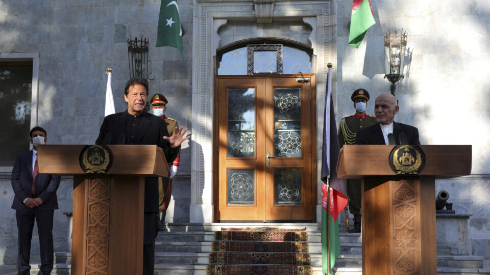 Pakistani Prime Minister Imran Khan (left) and Afghan President Ashraf Ghani during a joint press conference in Kabul.