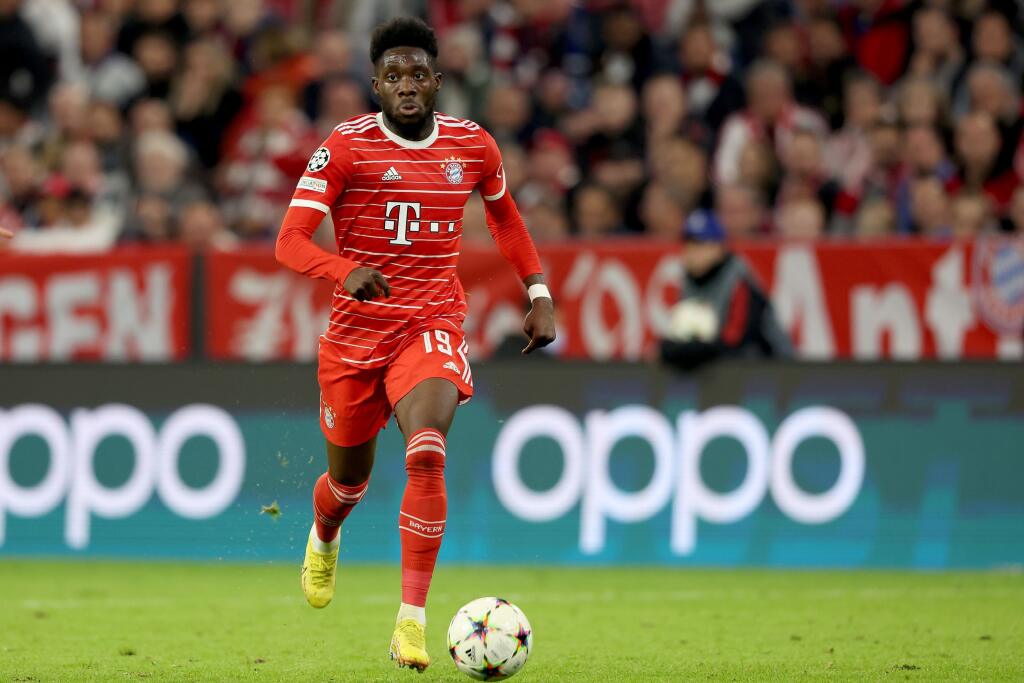 Kanadský obranca Bayernu Mníchov Alphonso Davies sa narodil v utečeneckom tábore v Ghane.
