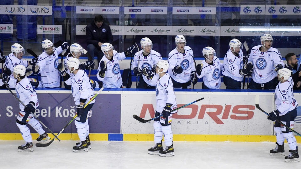 Na snímke radosť hráčov Nitry po prvom góle v zápase 43. kola hokejovej Tipos extraligy HC Košice – HK Nitra v Košiciach 28. februára 2021. FOTO TASR - František Iván