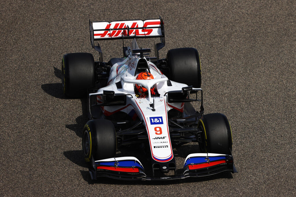 Ruský pretekár zažíva premiérovú sezónu v F1 v tíme Haas.
