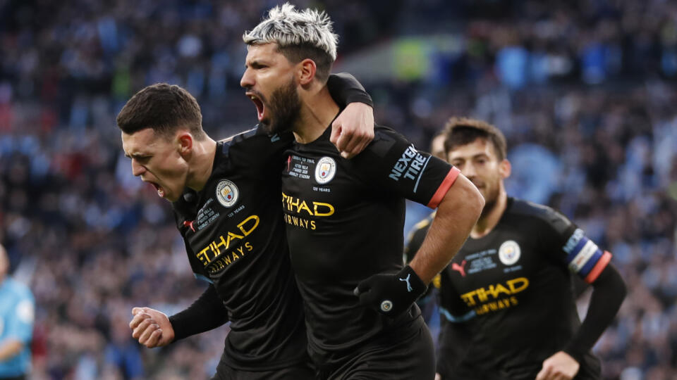 SY 31 Londýn - Na snímke v strede hráč City Sergio Agüero oslavuje so spoluhráčom Philom Fodenom (vľavo) svoj gól v zápase 28. kola anglickej Premier League Aston Villa - Manchester City v Londýne 1. marca 2020. FOTO TASR/AP
Manchester City's Sergio Aguero, right, celebrates with his teammate Phil Foden after scoring his side's first goal during the League Cup soccer match final between Aston Villa and Manchester City, at Wembley stadium, in London, England, Sunday, March 1, 2020. (AP Photo/Ala