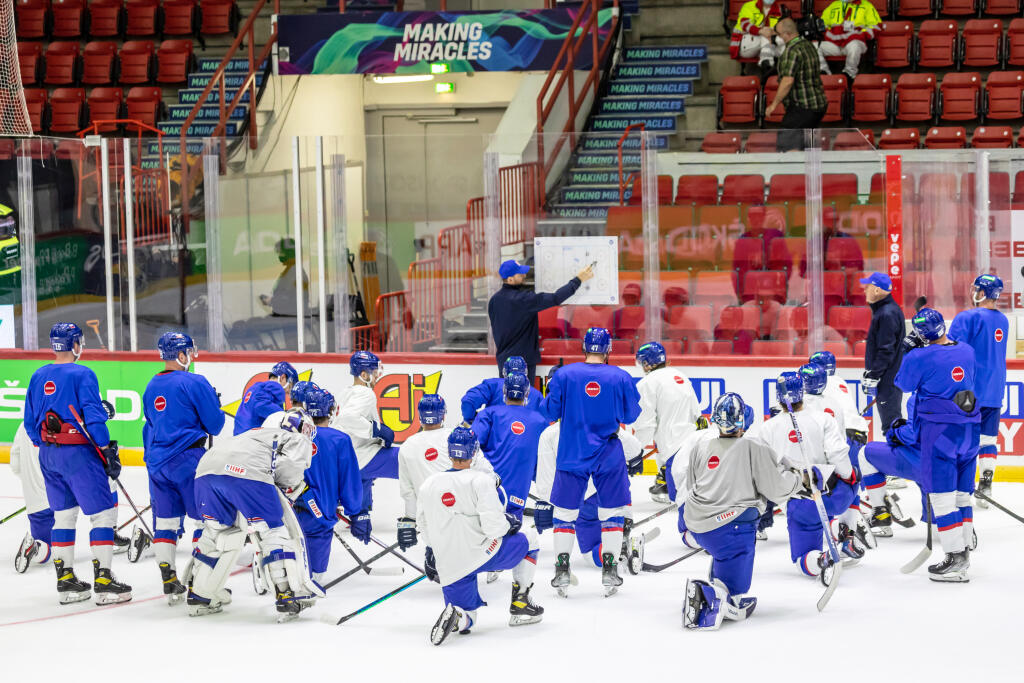 Prvý tréning slovenskej hokejovej reprezentácie v helsinskej hale Ice Hall pred zápasom s Francúzskom.