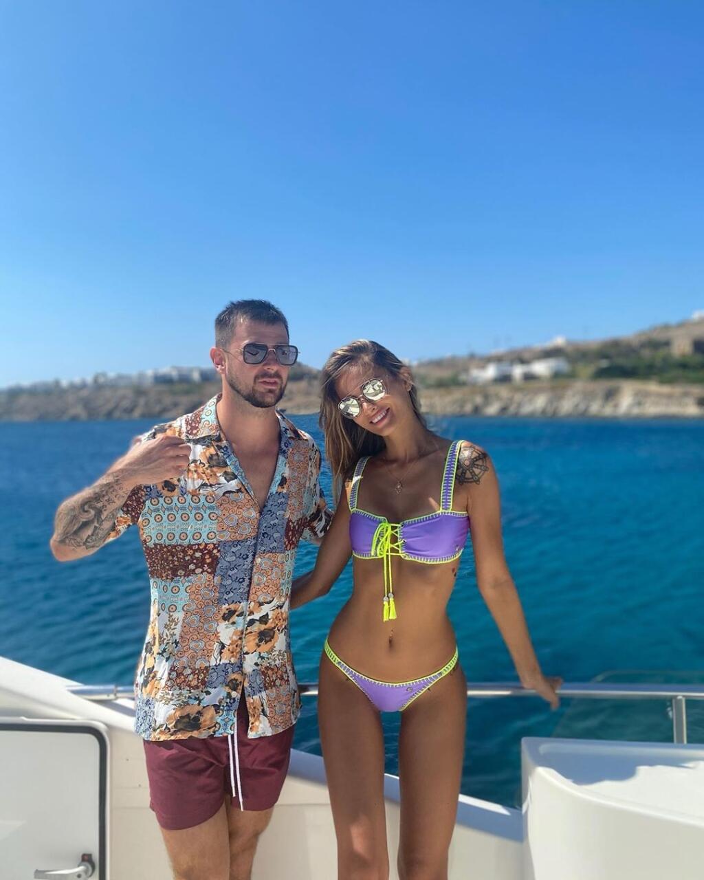Tomáš Tatar si užil dovolenku na Stredozemnom mori spolu s priateľkou Veronikou.
