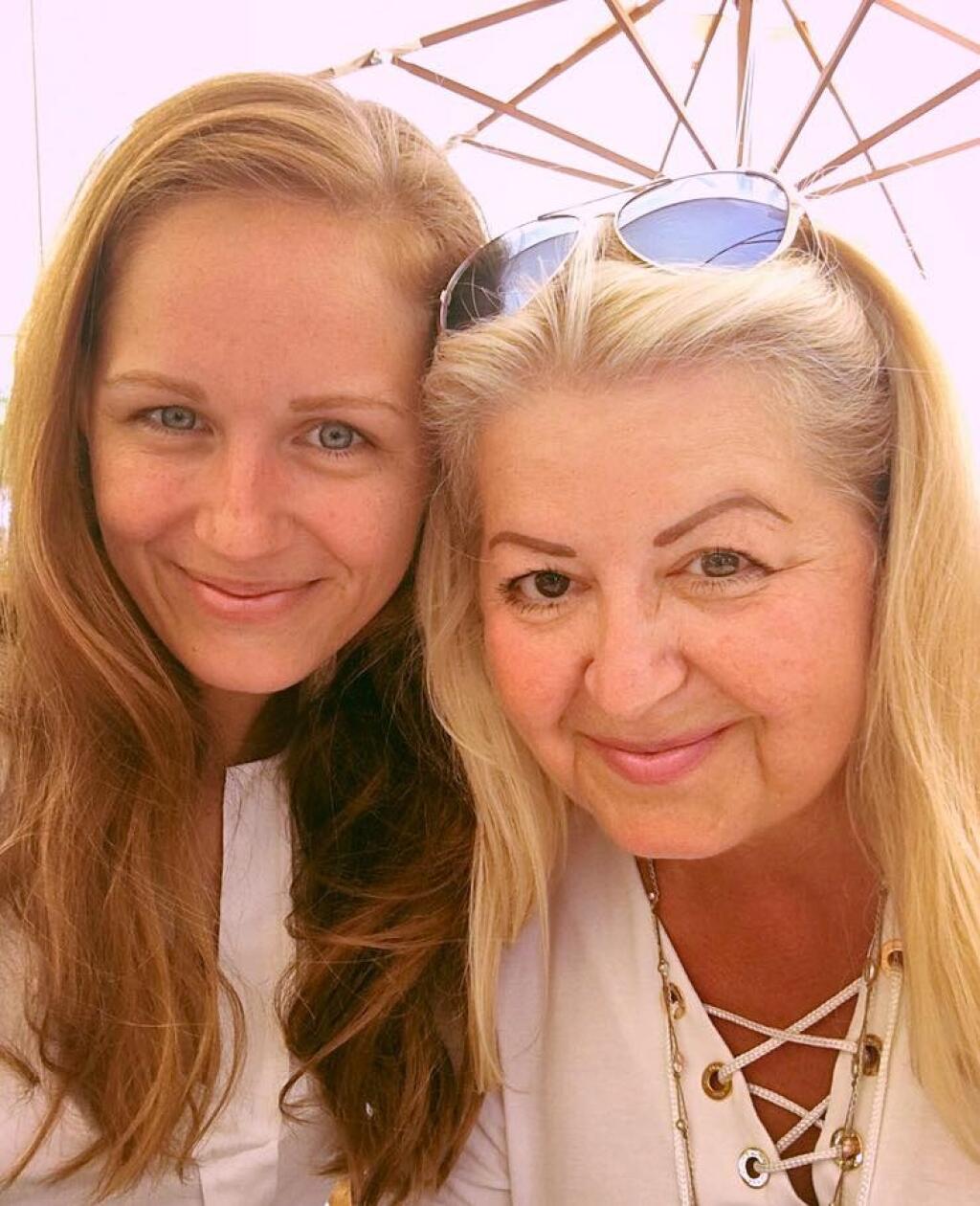 Mama Dušana Pašeka ml. Alexandra je pre dcéru Sašu najlepšia kamarátka. Dnes spolu prežívajú obrovský žiaľ.