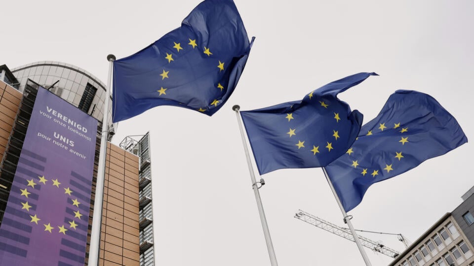 WA 25 Brusel - Na snímke vlajky Európskej únie (EÚ) vejú pred sídlom EÚ v Bruseli v utorok 27. mája 2025. FOTO TASR/AP
European Union flags flap in the wind outside of EU headquarters in Brussels, Belgium, Tuesday, May 27, 2025. (AP Photo/Omar Havana)
