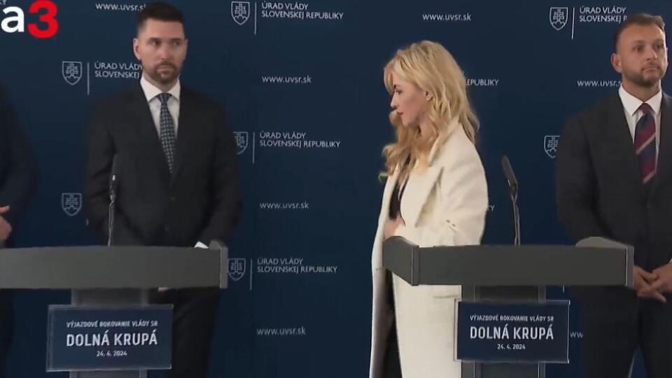 Martina Šimkovičová zabudla na dohodu koalície o tom, že na otázky jednej televízie sa neodpovedá.