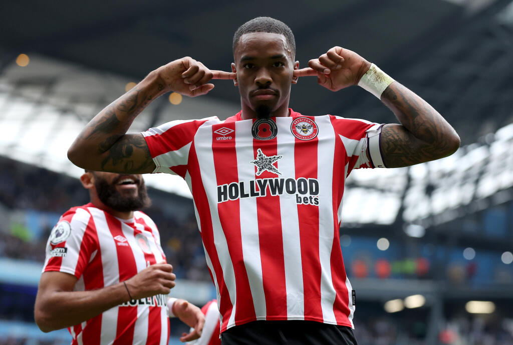 Ivan Toney dvomi gólmi rozhodol o víťazstve Brentfordu nad Manchestrom City.