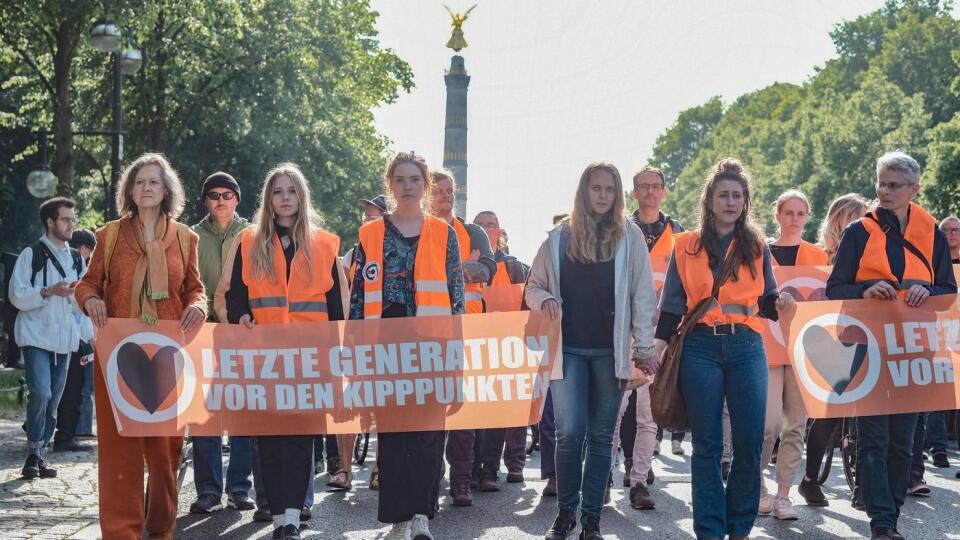 Aktivisti z organizácie Posledná generácia protestovali v Berlíne aj v máji tohto roku. Vtedy v uliciach mesta.