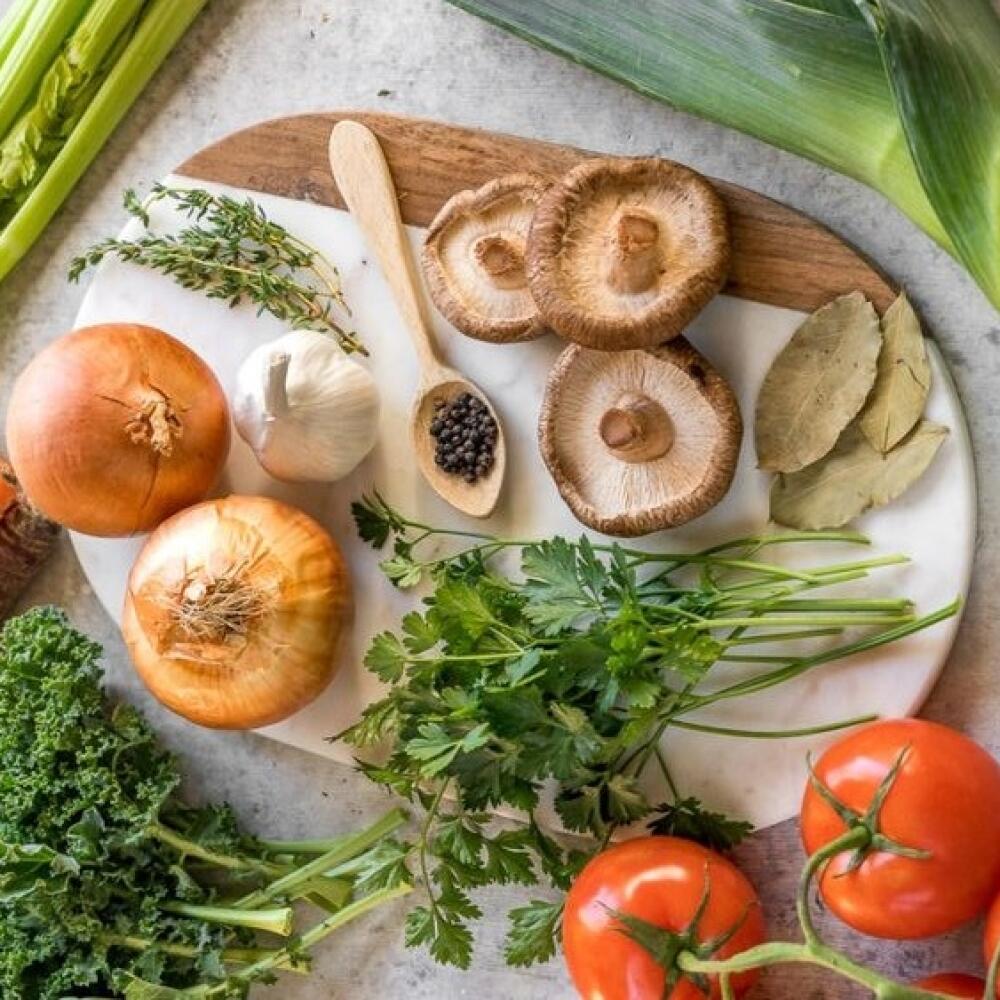 Pri príprave bujónu sa môžete vyblázniť a použiť rôzne ingrediencie.