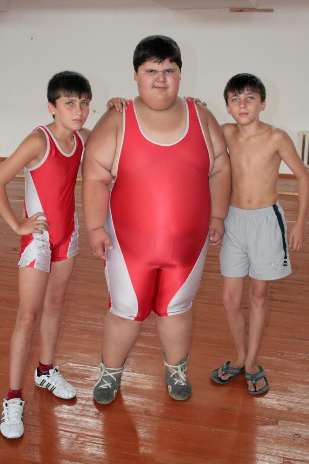 Огромный толстый мальчику. Джамбулат сумо. Толстый мальчик 13 лет.