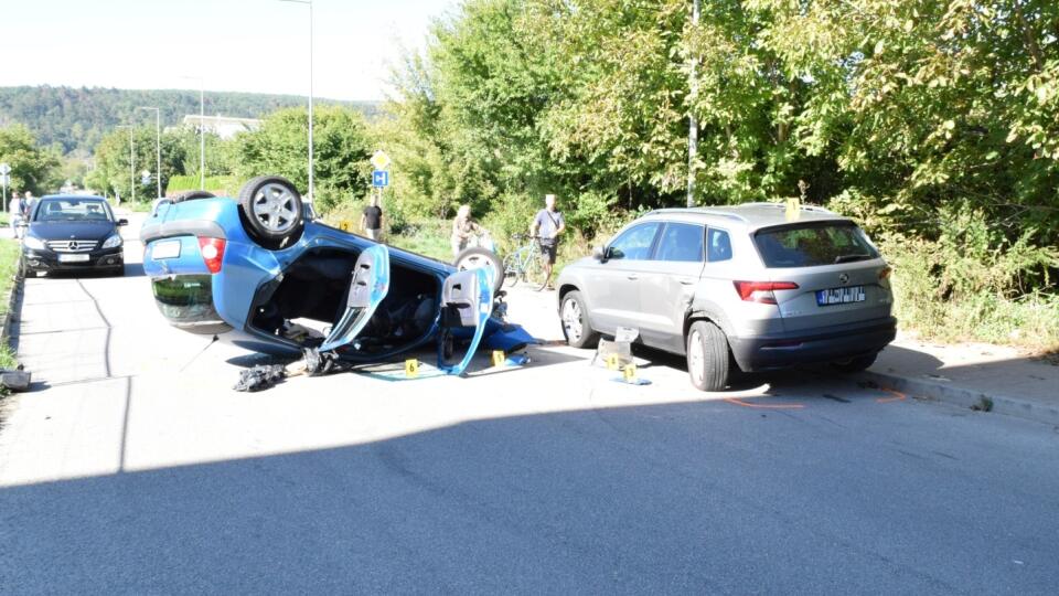 Dôchodca prevrátil auto na strechu, v dychu mal 2,38 promile alkoholu