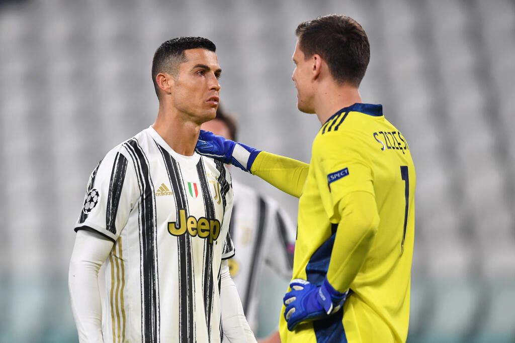 Sklamaní Cristiano Ronaldo a Wojciech Szczesny.
