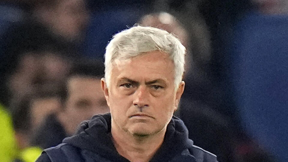 KK5 Rím - Na snímke tréner Jose Mourinho z AS Róm v odvete štvrťfinále Európskej ligy vo futbale AS Rím - Feyenoord Rotterdam v Ríme 20. apríla 2023. FOTO TASR/AP