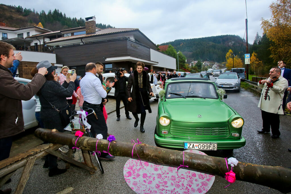 Pamätáte si na Sagnaovu svadbu? Po svoju milú, dnes už exmanželku, prišiel vtedy do Dolného Kubína na zelenom trabante. Auto mal vtedy zapožičané.