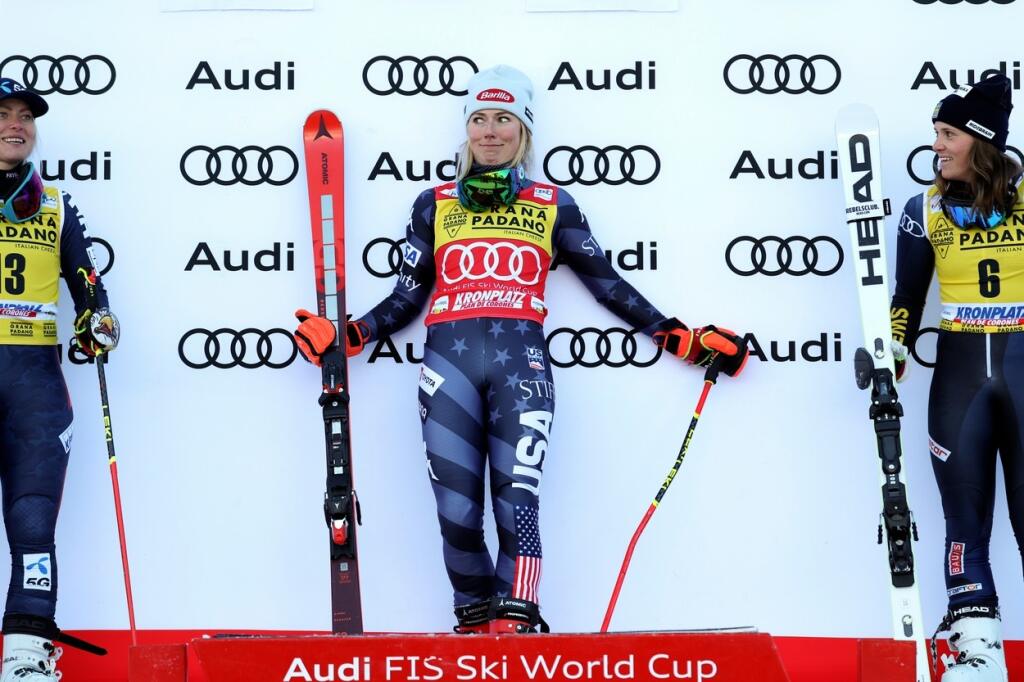 Shiffrinová si víťazstvo napriek vyčerpaniu užívala a aj takéto ksichty hádzala na pódiu.