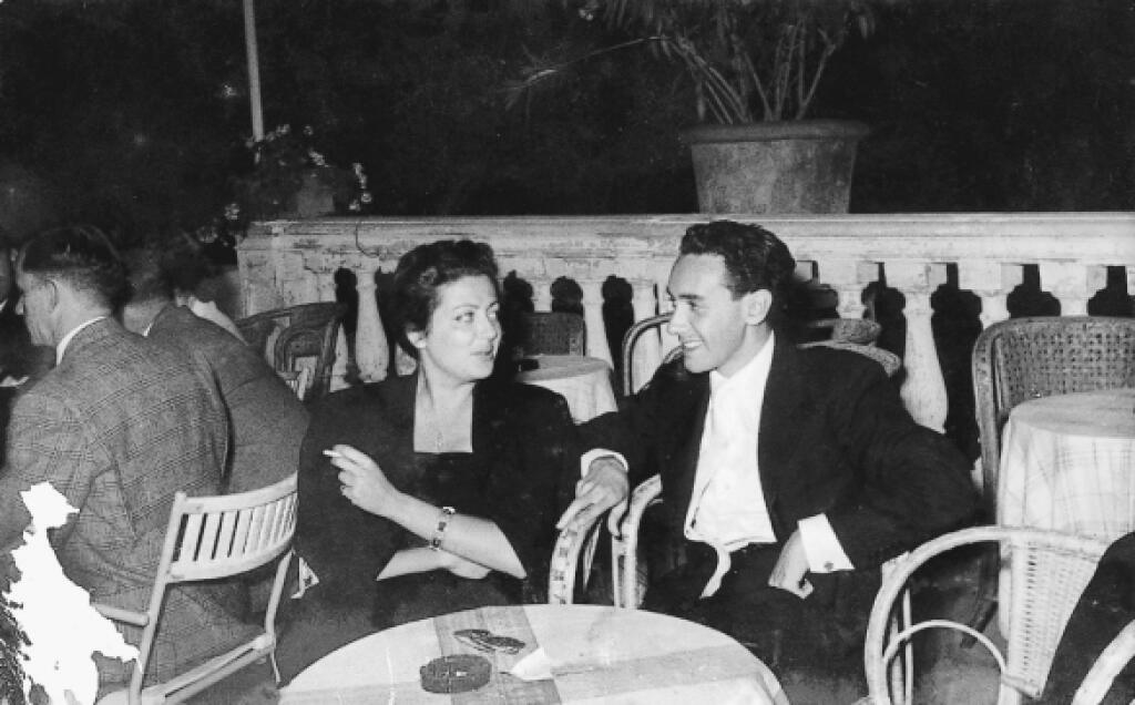 V roku 1955 sa Marcella vydala za Victora Hazana, potomka sefardských Židov, ktorý sa narodil v Taliansku, ale vyrástol a žil v New Yorku, kde sa preslávil ako autor kníh o víne. Pár mesiacov po svadbe sa Marcella presťahovala za manželom do USA, kde ju čakala obrovská výzva. Takto spomínala na svoje rozpačité kuchárske pokusy: „Musela som variť pre mladého zaneprázdneného manžela, ktorý s úsmevom prijímal životné úspechy i neúspechy, no neakceptoval priemerné jedlá.“