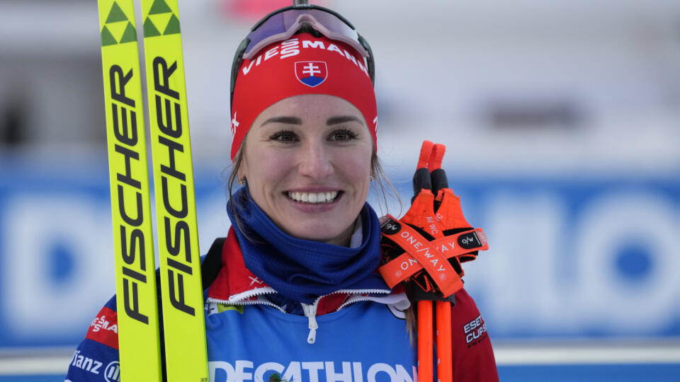 WA 22 Pokljuka - Slovenská biatlonistka Paulína Bátovská Fialková sa teší po zisku štvrtého miesta v šprinte žien na 7,5 km v rámci 4. kola Svetového pohára v slovinskej Pokljuke vo štvrtok 5. januára 2023. FOTO TASR/AP
Fourth placed Slovakia's Paulina Batovska Fialkova smiles after the women 7.5 kms sprint competition at the Biathlon World Cup event in Pokljuka, Slovenia, Thursday, Jan. 5, 2023. (AP Photo/Darko Bandic)