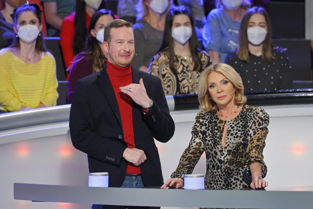 “V prvom rade odporúčam nefajčiť, nepiť, spať, krémovať sa kvalitnými krémami a keď ani toto všetko nestačí, odporúčam využiť služby kliniky, ktorú navštevujem,” prezradila ďalej.