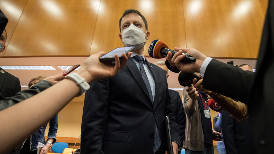 Na snímke predseda vlády SR Eduard Heger (OĽaNO) počas tlačovej konferenice po zasadnutí Bezpečnostnej rady SR v Bratislave 20. apríla 2021. FOTO TASR - Martin Baumann