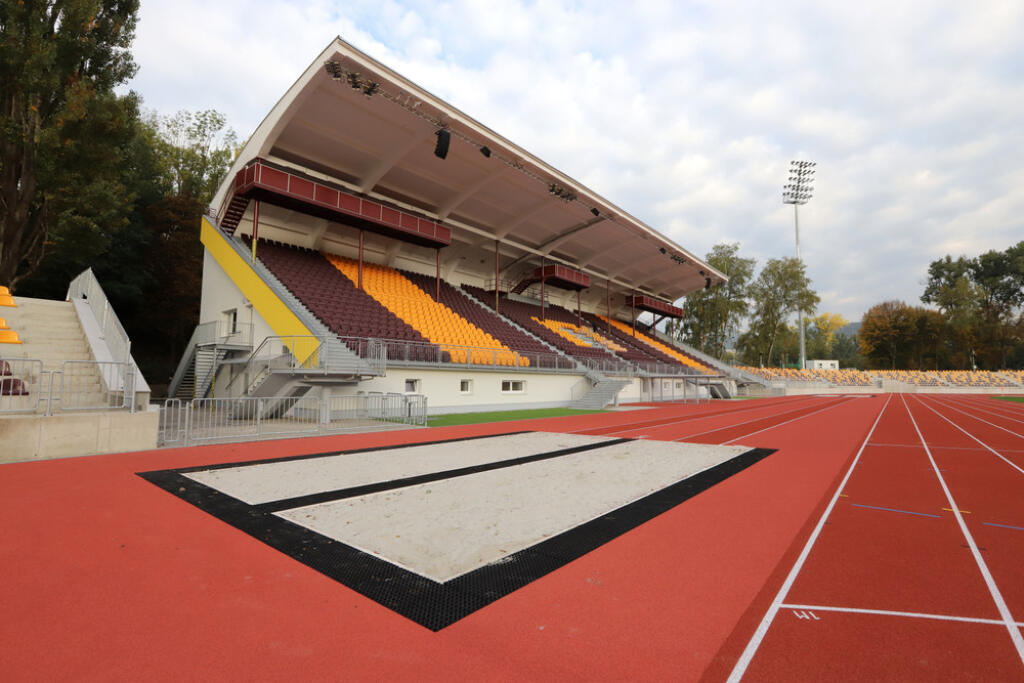Do úvahy takisto pripadá aj zrekonštruovaný štadión v Banskej Bystrici, ktorý sa dokončil len nedávno.