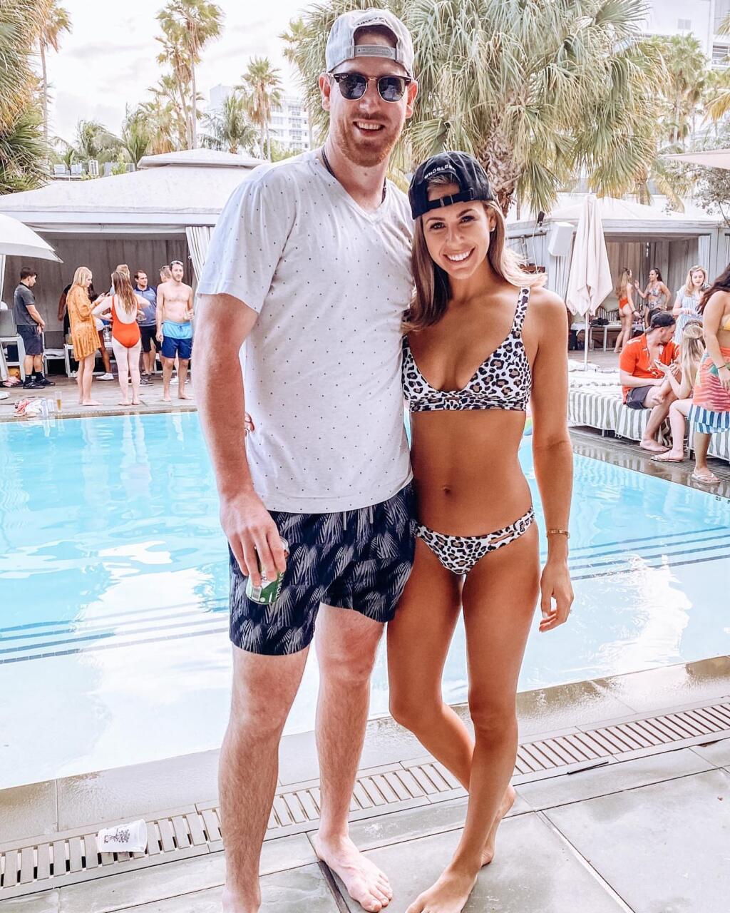 Jimmy Hayes mal s manželkou Kristen jedno dieťa.