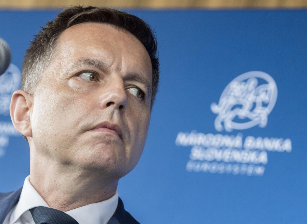 Na snímke guvernér NBS Peter Kažimír počas tlačovej konferencie na tému: 